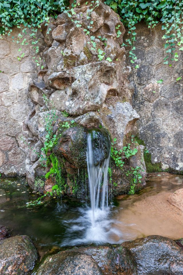 Fountain of the Porto Bridge